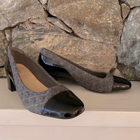 Clarks Shoes - CLARKS stylish Pumps Size 8.5